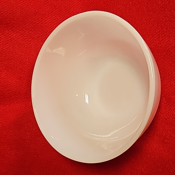 VINTAGE FIRE KING MILK GLASS ANCHOR HOCKING BOWL - SIZE 7.25" D X 3.5" T - Picture 2 of 6